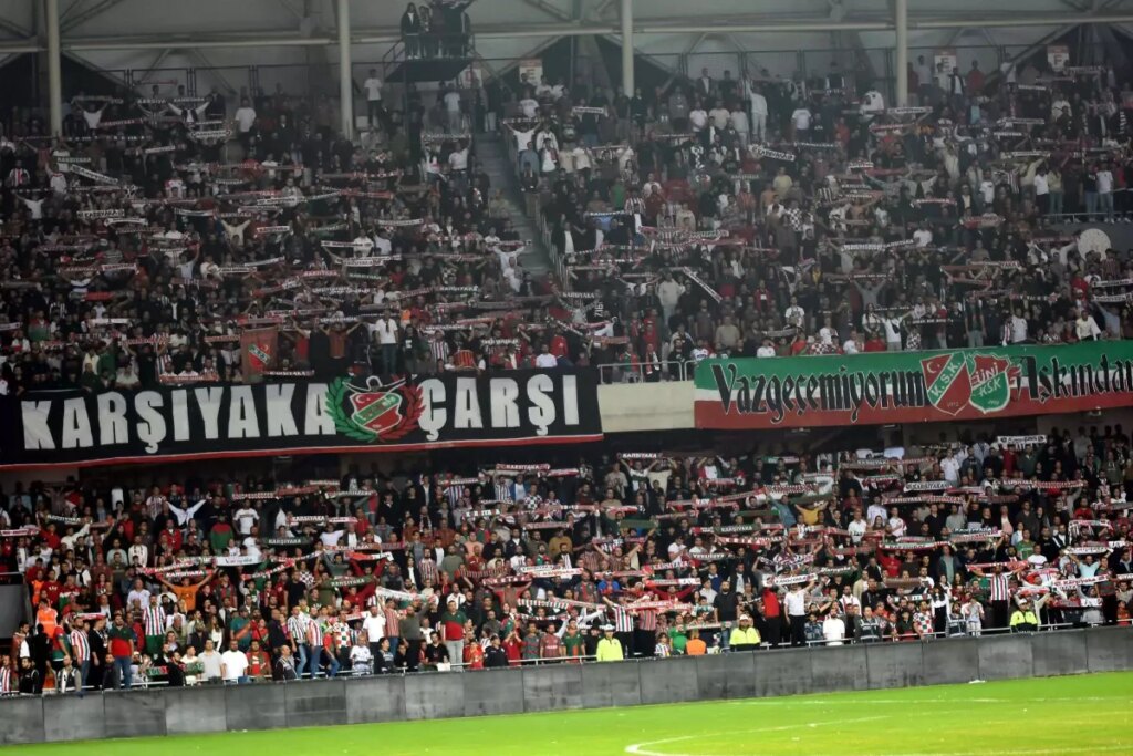 karsiyaka 5 ay sonra taraftariyla bulusuyor MW3vfZeS