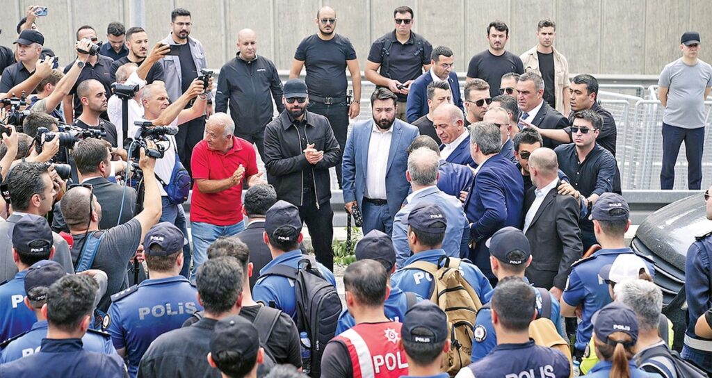 polis ordusuyla geldi su yumurta attilar WbDDDOVs