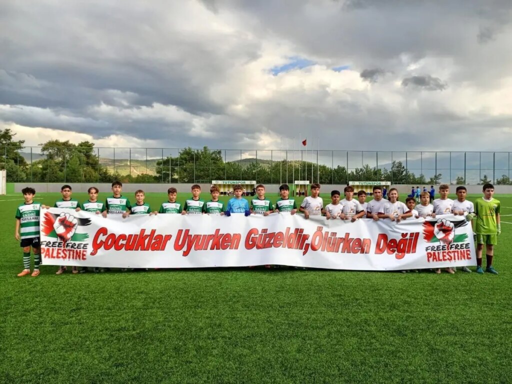 bursadaki minik sporculardan israile duygusal tepki jjJZuuxN