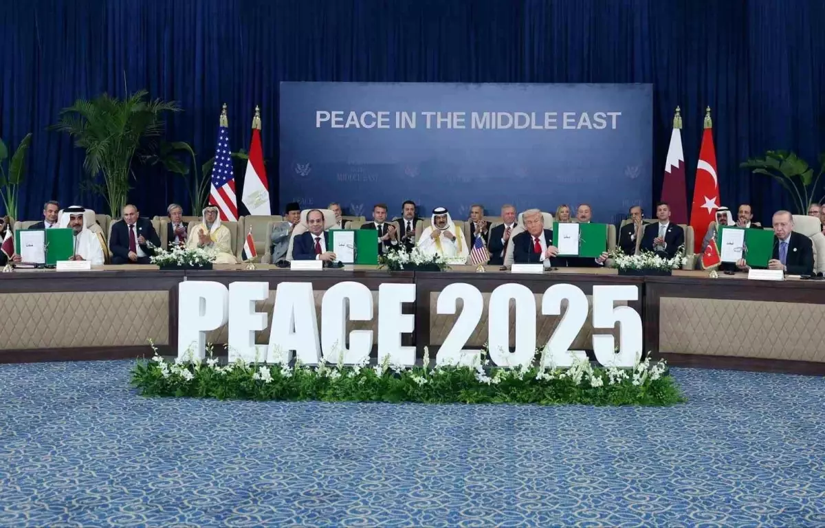 erdogan gazzede kalici ateskes icin zirveye katildi n2ec3KXx.jpg