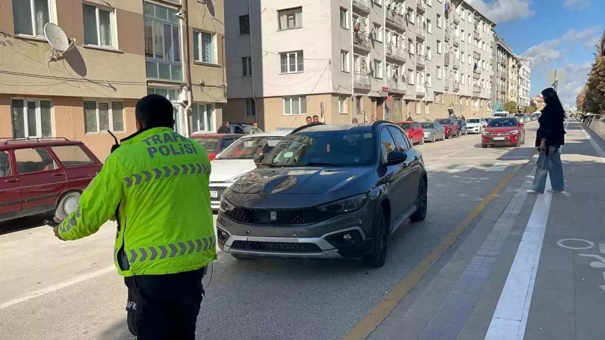 eskisehirde otomobilin carptigi yasli kadinin hayati tehlikesi var ngGQYx33.jpg