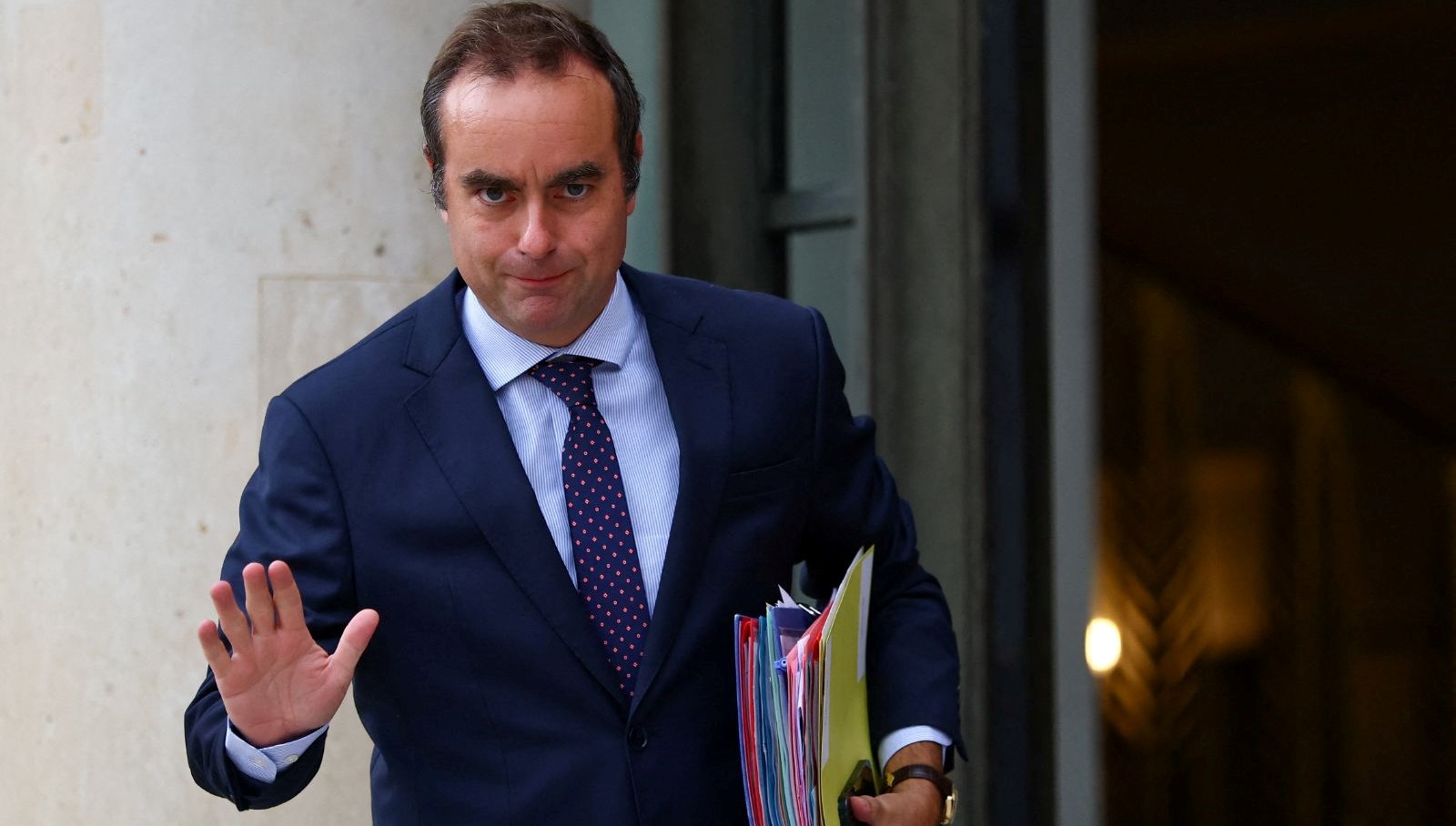 fransada tartismali emeklilik reformu askiya aliniyor UiONJ63a.jpg