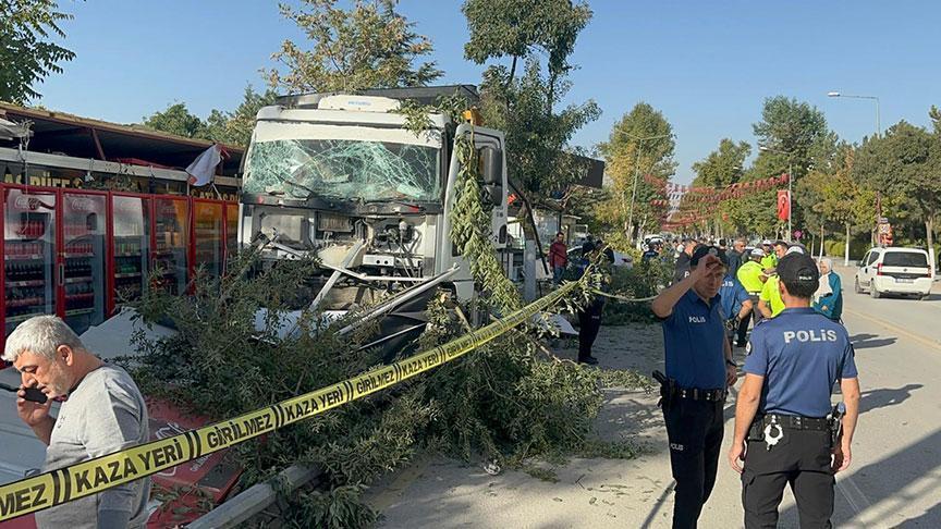 malatyada korkunc kaza kamyon 7 is yerine carpti 4l6baJD8