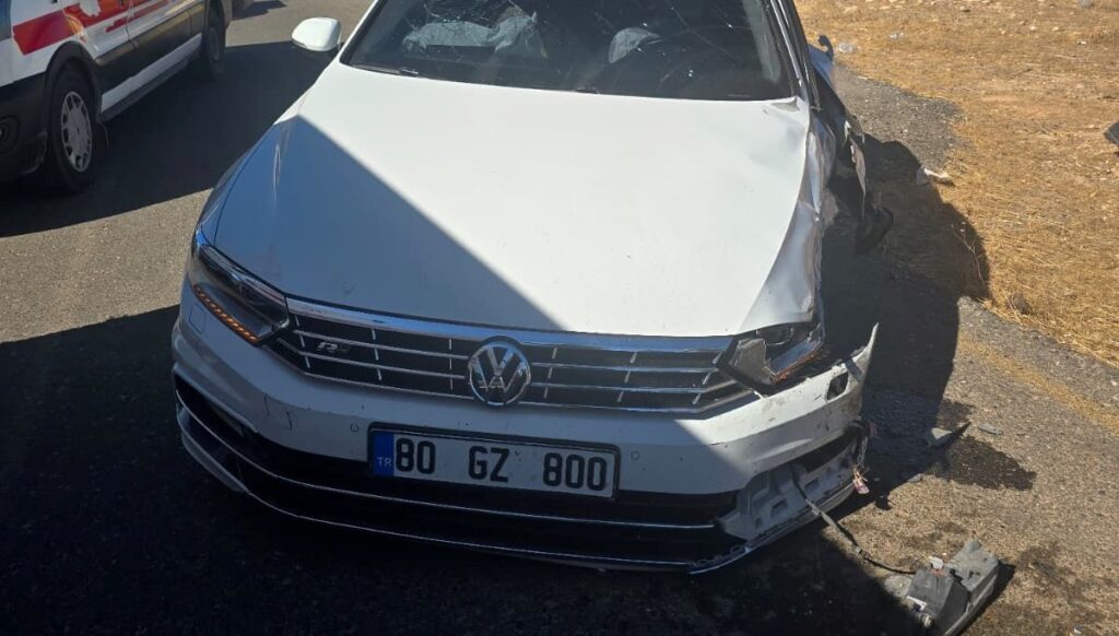 sirnakta kamyonet ve otomobilin carpistigi kazada 8 kisi yaralandi puXn7276