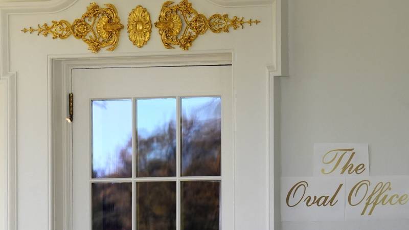 abd tarihinin en uzun huk met kapanmasini yasiyor trump oval ofise altindan tabela hazirlatiyor IpOXiBWW.jpg