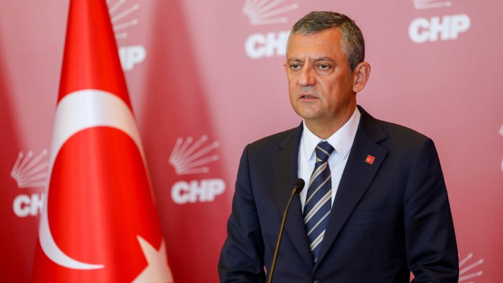 CHP’de yolsuzluğa isyan çığ gibi büyüyor: Özel’e ‘derhal askıya alın’ çağrısı