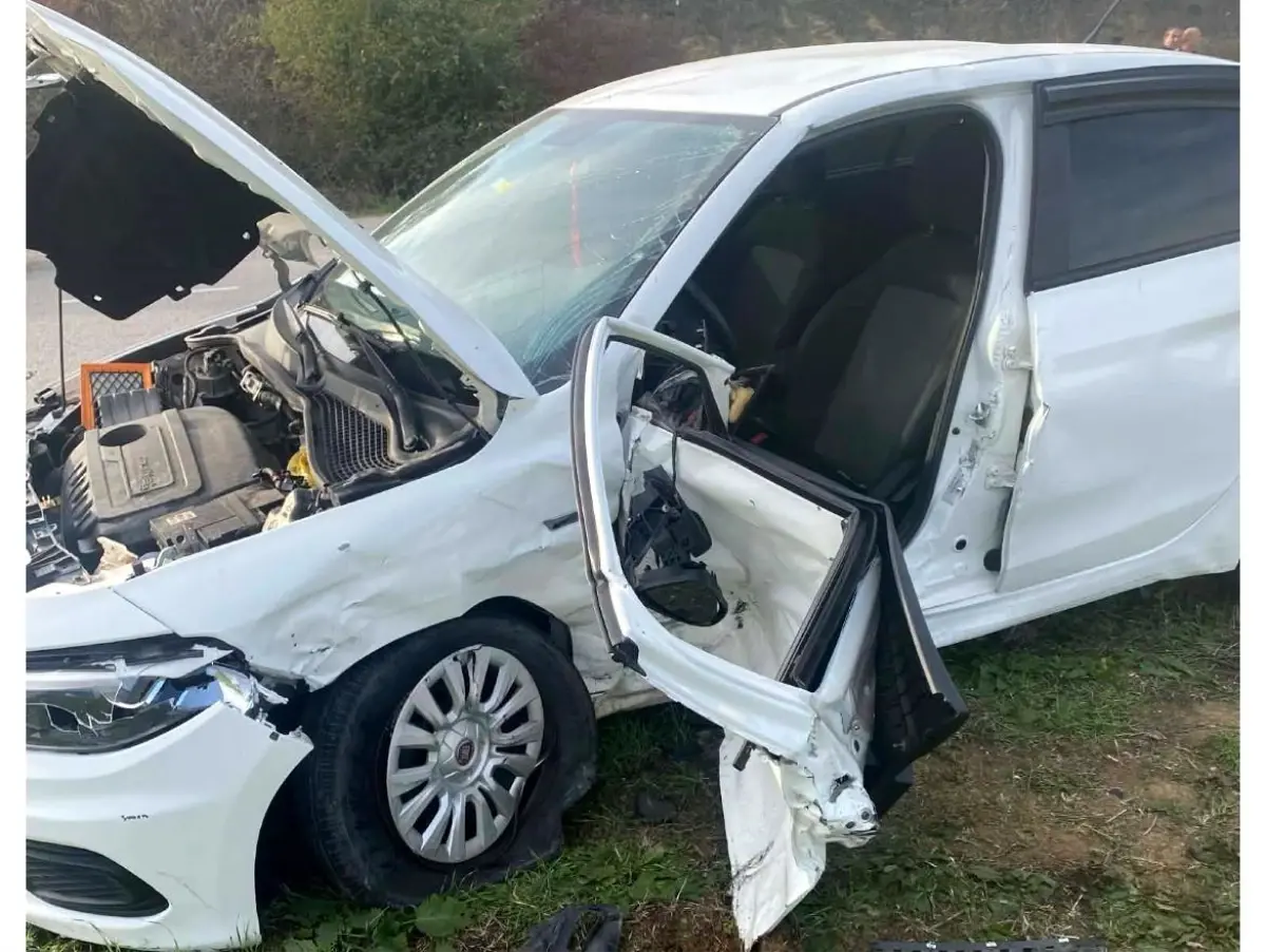 sakaryada iki otomobil carpisti 1i agir 5 yarali BV8VkZMV.jpg