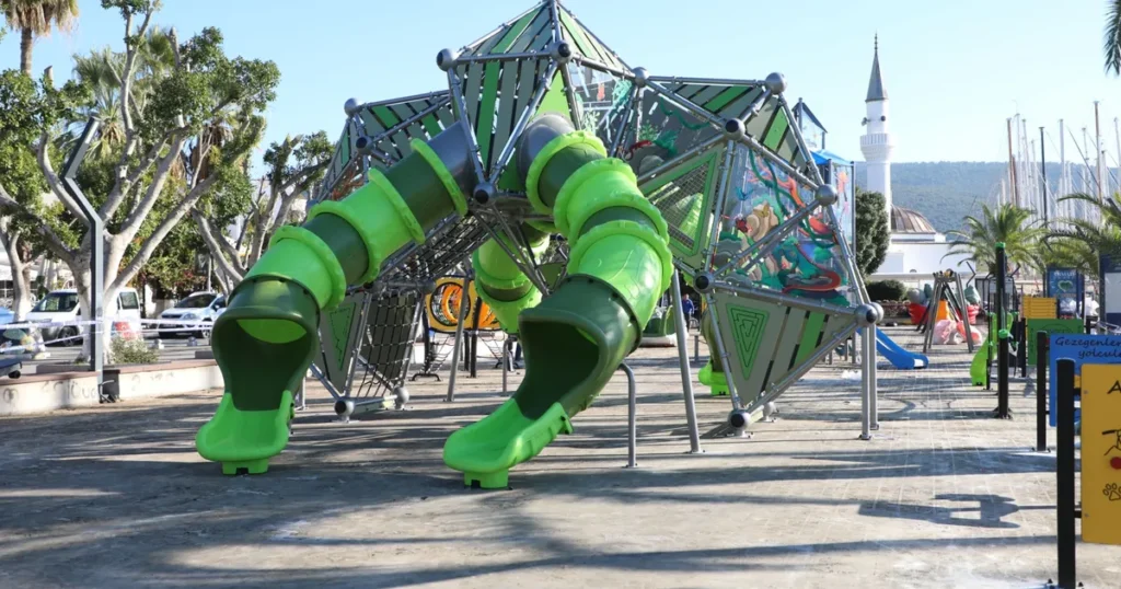 Muğla’da çocuklara modern ve güvenli oyun alanı