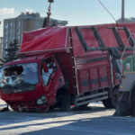 makas-atan-otomobil-kamyoneti-devirdi-esenlerde-6-kisi-yaralandi-M8NtZFiG