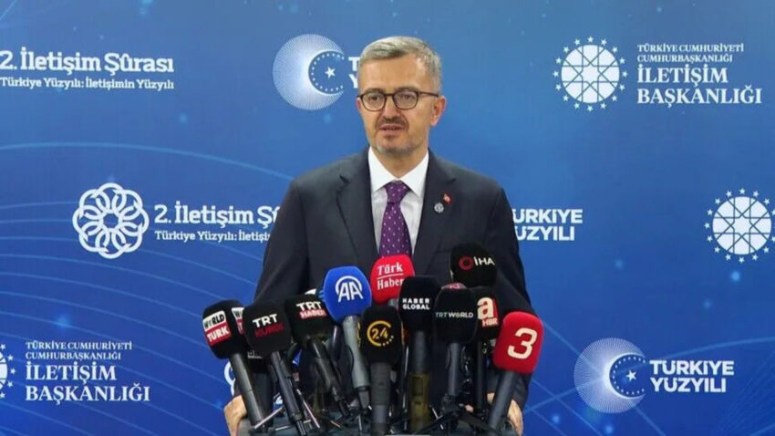 Iletisim baskani duran 2 iletisim surasina iliskin konustu Q8Cgpac8
