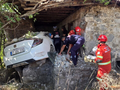Muglada kahreden kaza genc surucu hayatini kaybetti yxM79pyF